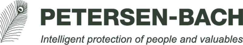 kunder_0001_Petersen_Bach_logo_with_payoff_m├©rkegr├©n